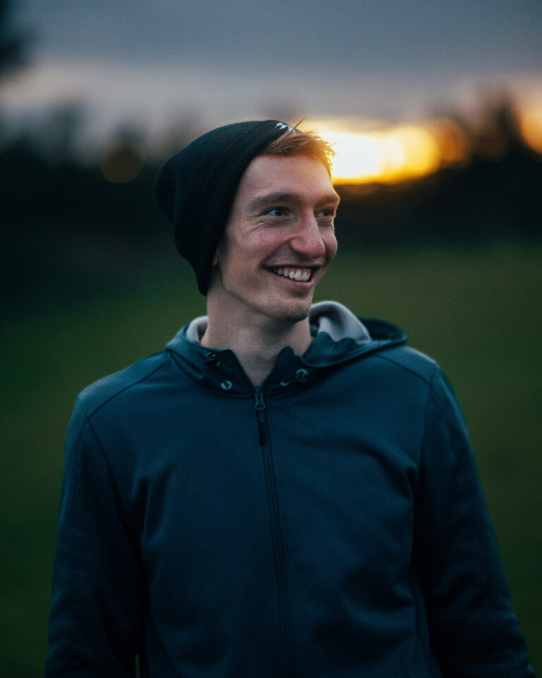 Thomas Schmid bei der Arbeit mit Kamera